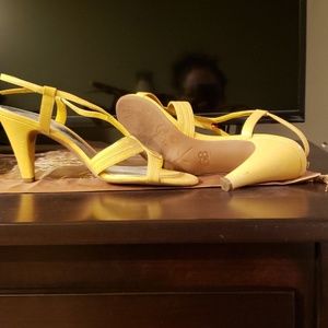 Yellow adorable strappy sandals